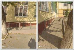 Наличие удобного пандуса у входа для начальной школы.